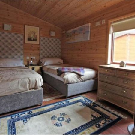 Astbury Falls Luxury Retreats Eardington Esterno foto