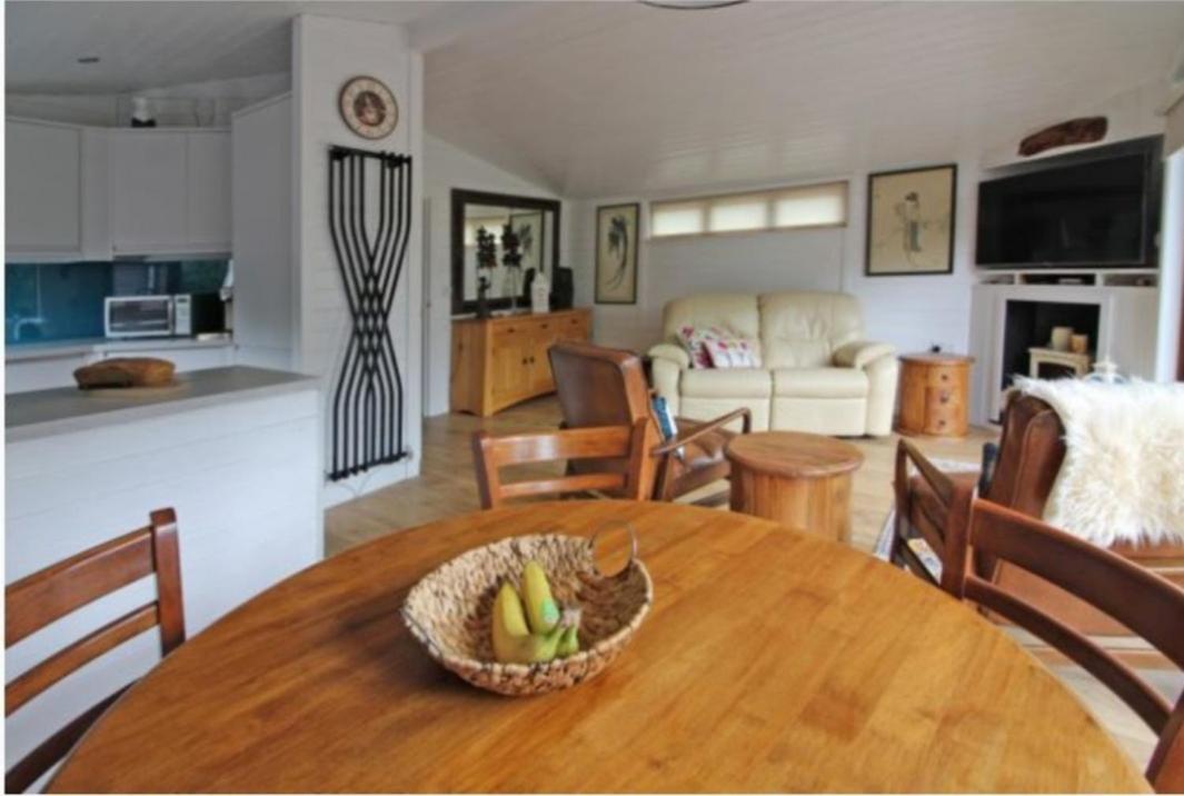 Astbury Falls Luxury Retreats Eardington Esterno foto