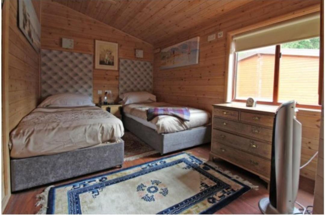 Astbury Falls Luxury Retreats Eardington Esterno foto